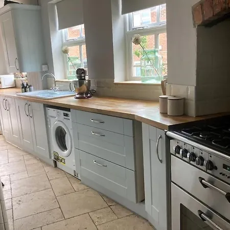 Lovely 4 Bedroom Edwardian On The River Hébergement de vacances Ripon