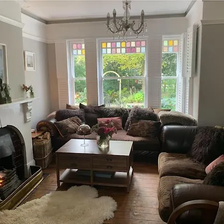 Lovely 4 Bedroom Edwardian On The River *